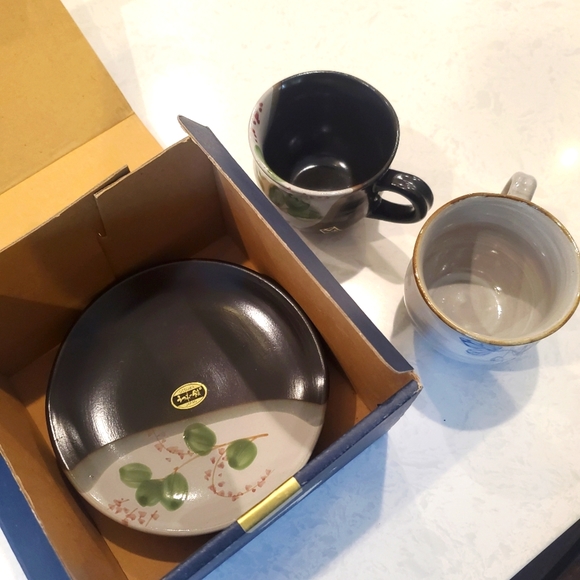 BN Set of 2 tea cups and saucers - Picture 2 of 13